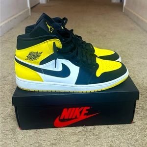 Air Jordan 1 Yellow Toe (12)
